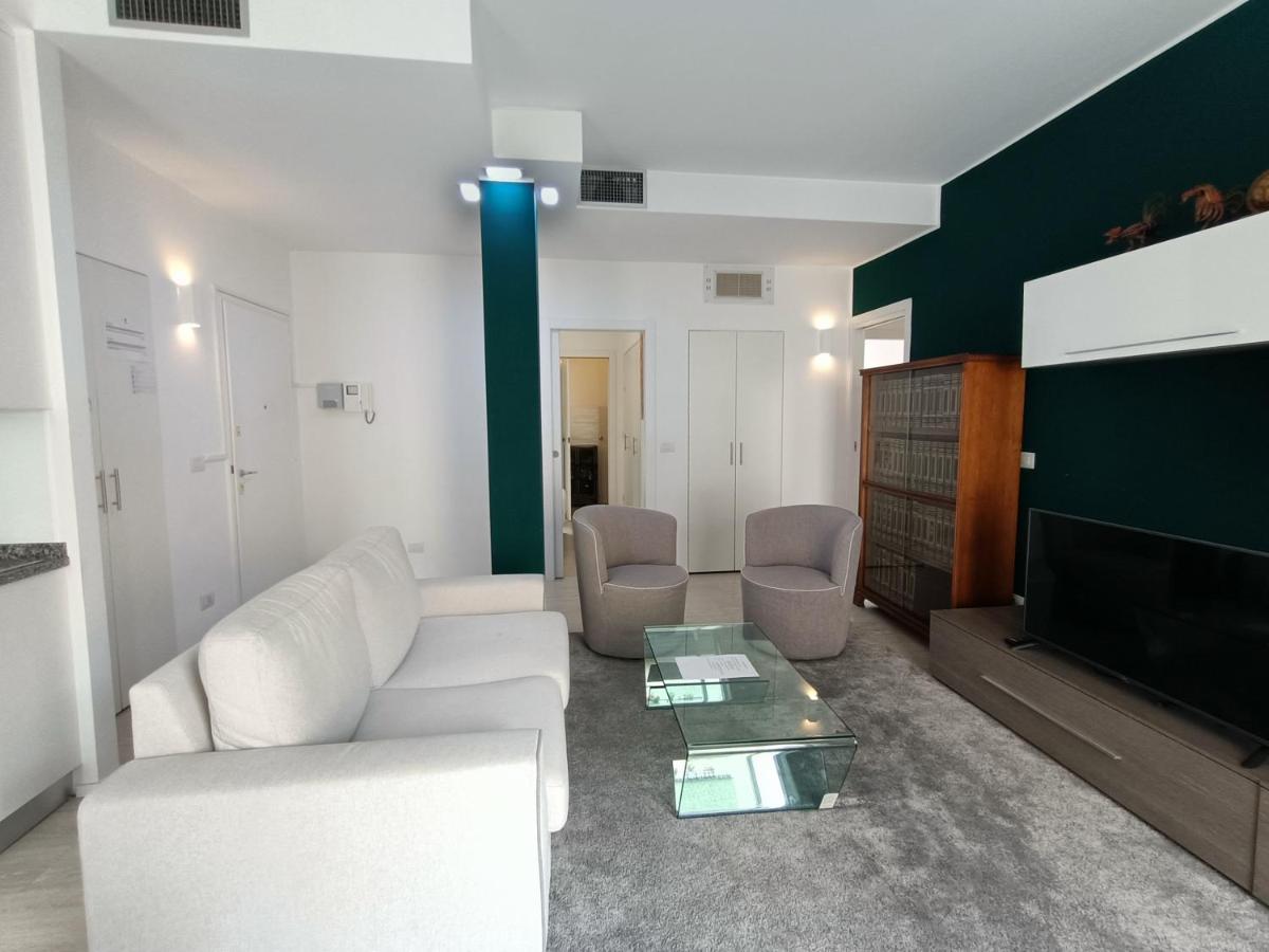 ミラノJoivy Elegant Flat For 6 With 2 Balconiesアパートメント エクステリア 写真